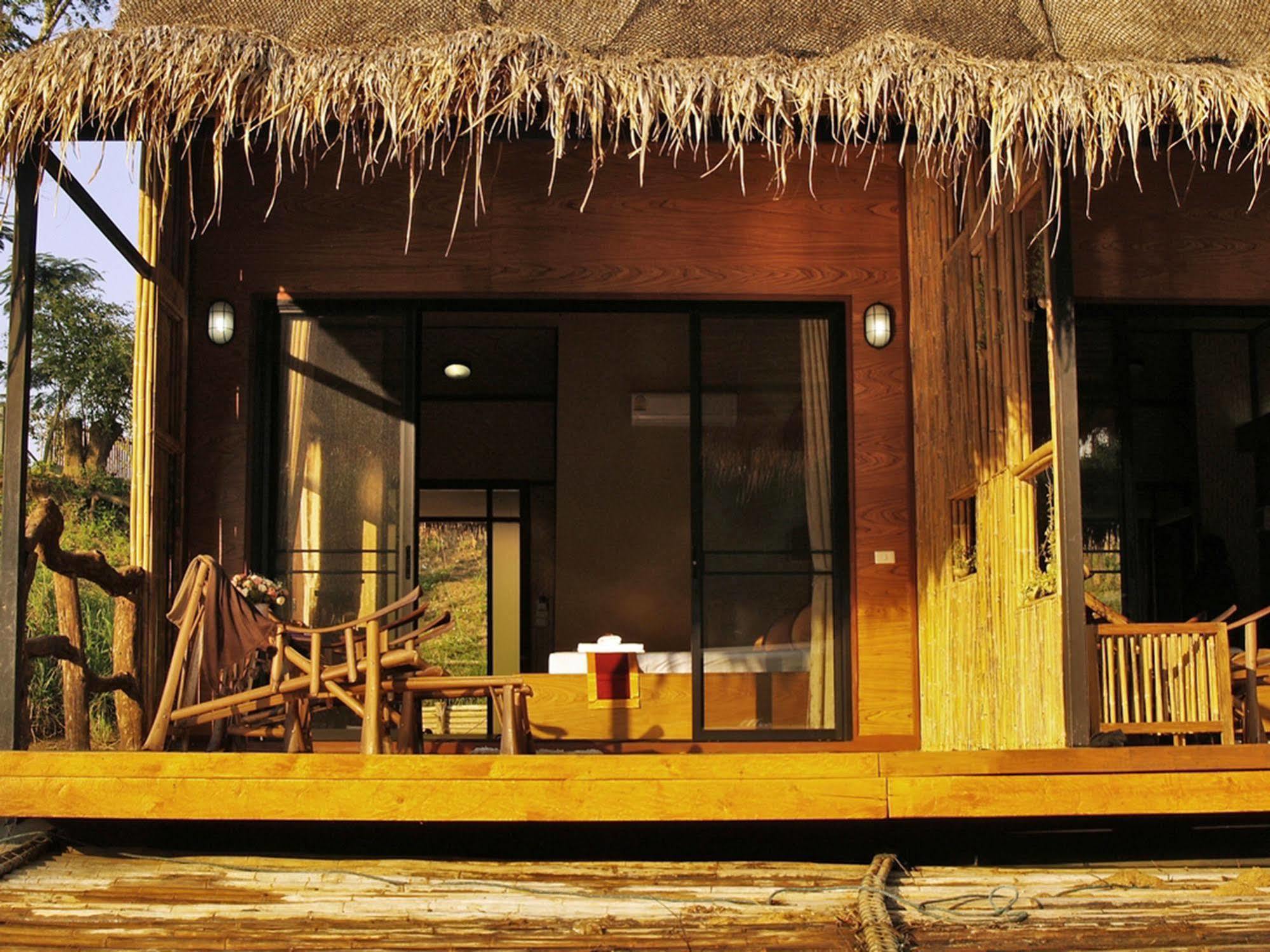 Boutique Raft Resort Сайок Экстерьер фото